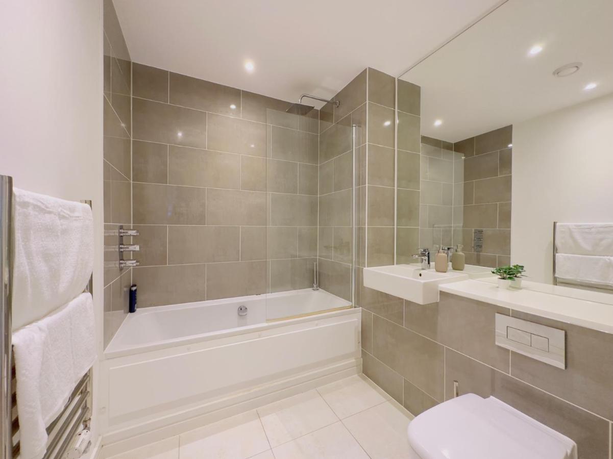 Luxurious Comfy Penthouse - Steps To East Croydon Train Station - Views Daire Dış mekan fotoğraf